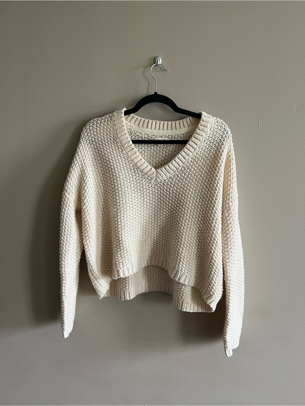 La Hearts Cream V-Neck Chunky Knit Pullover